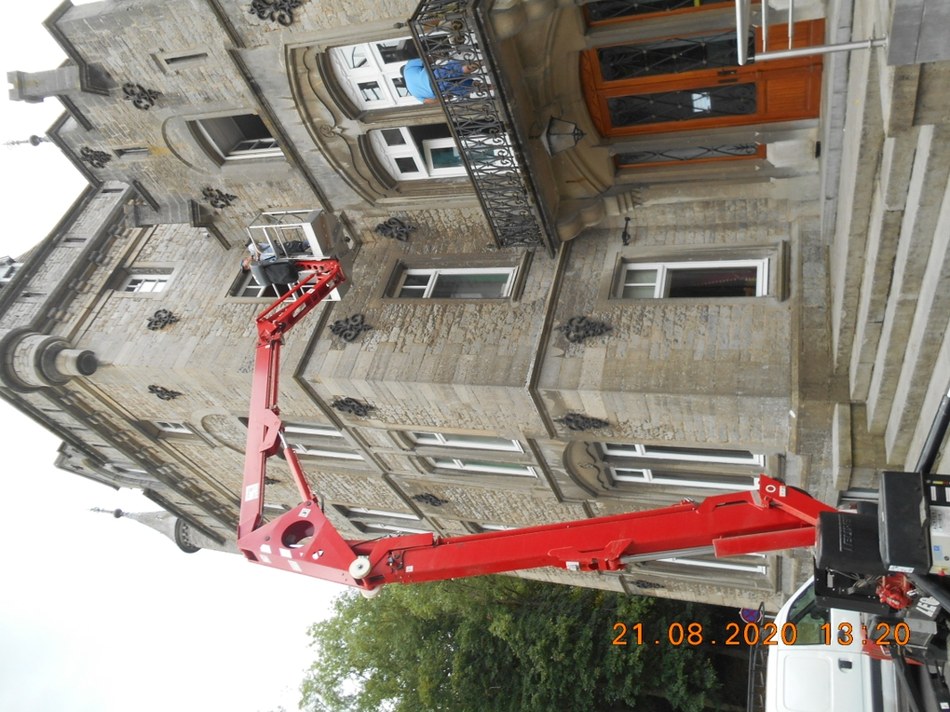 Enttetien des chassis du château communal