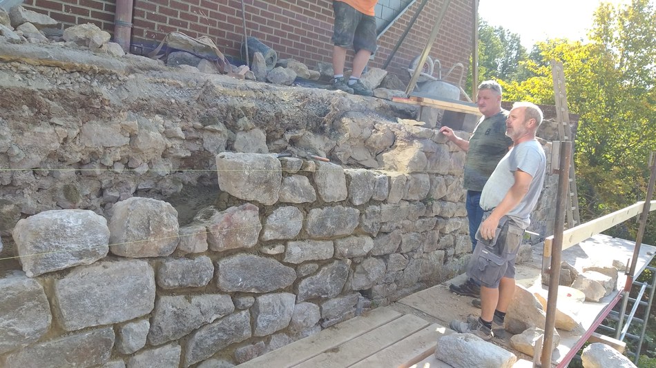 Mur de soutènement à l'école de Oignies